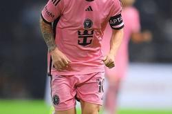关于足球明星风光再现，比赛火爆程度超预期的信息